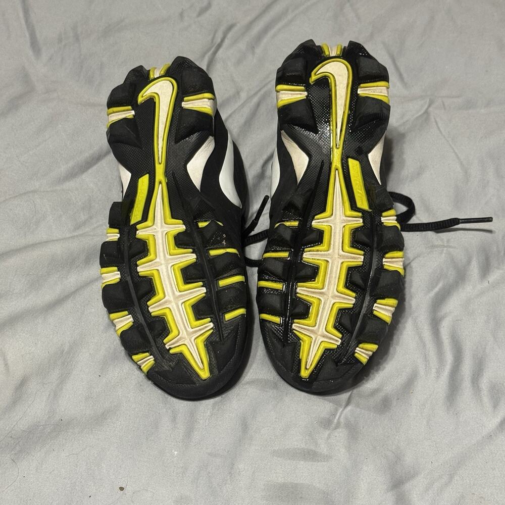 Black and White Cleats Youth Size 1 Used Good. No Rips Or Tears On The Shoe. - Picture 6 of 6